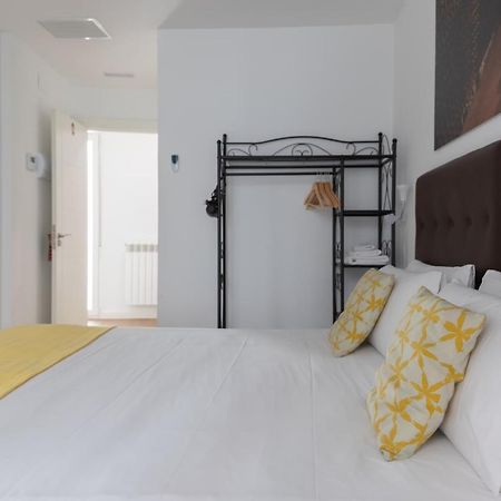 Hostal Puente De Hierro Logrono Ngoại thất bức ảnh