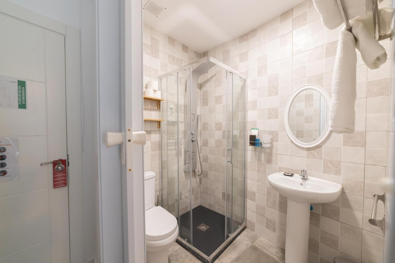 Hostal Puente De Hierro Logrono Ngoại thất bức ảnh