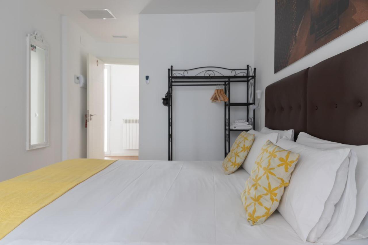 Hostal Puente De Hierro Logrono Ngoại thất bức ảnh