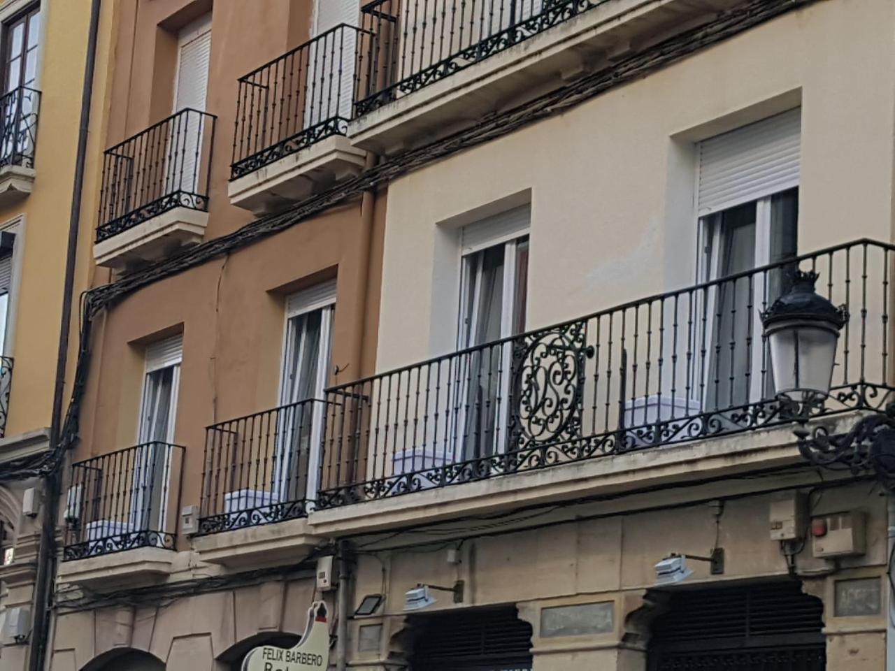 Hostal Puente De Hierro Logrono Ngoại thất bức ảnh